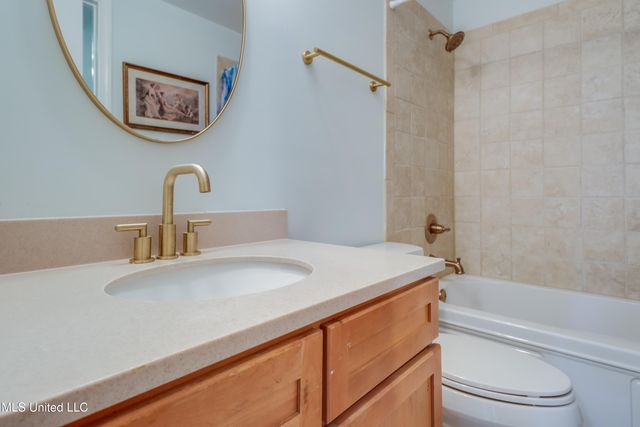 1200 Beach Drive, 1203, Gulfport, MS 39507