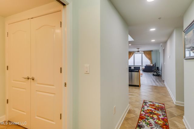 1200 Beach Drive, 1203, Gulfport, MS 39507