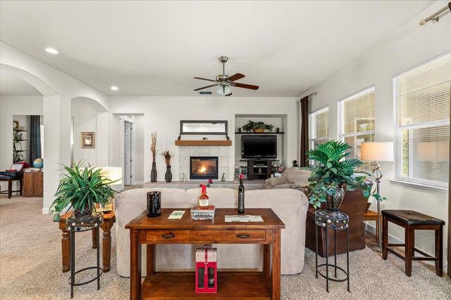 805 Freedom Point Way, Manteca, CA 95336