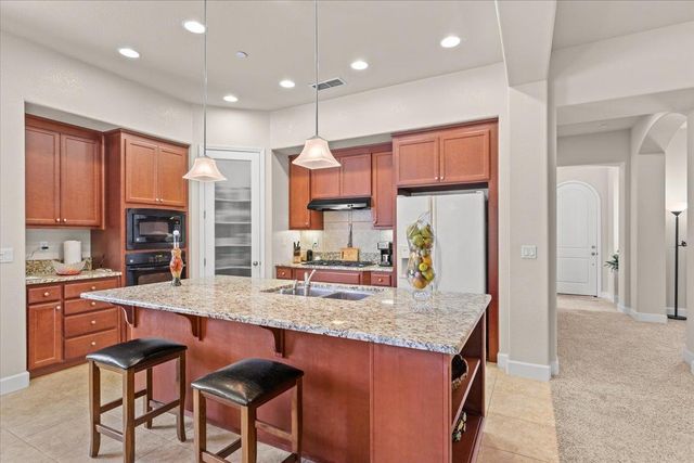 805 Freedom Point Way, Manteca, CA 95336