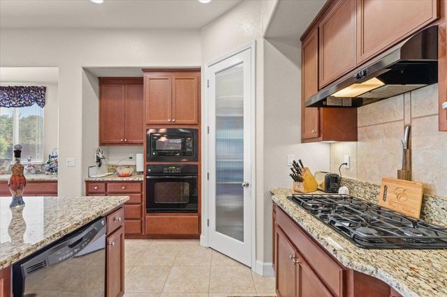 805 Freedom Point Way, Manteca, CA 95336