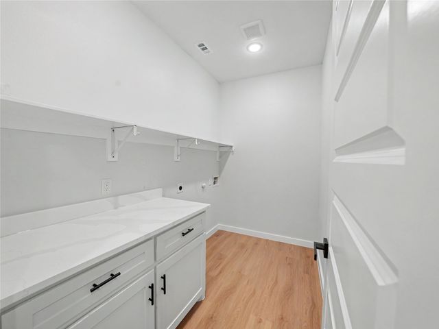 1006 E Allen Avenue, Fort Worth, TX 76104