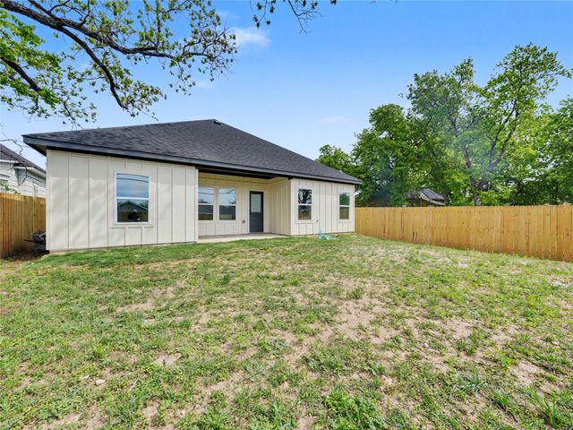 1006 E Allen Avenue, Fort Worth, TX 76104