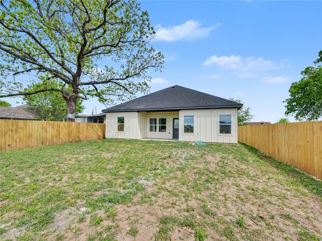 1006 E Allen Avenue, Fort Worth, TX 76104