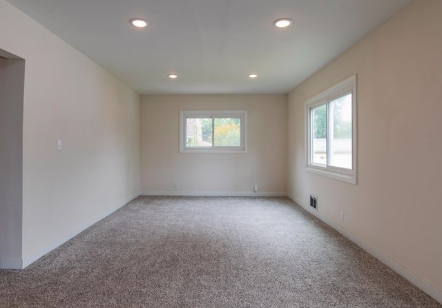 772 Iowa Avenue W, Saint Paul, MN 55117