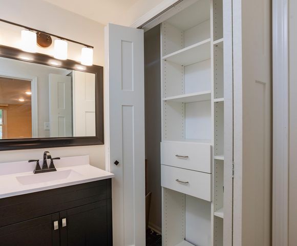 772 Iowa Avenue W, Saint Paul, MN 55117