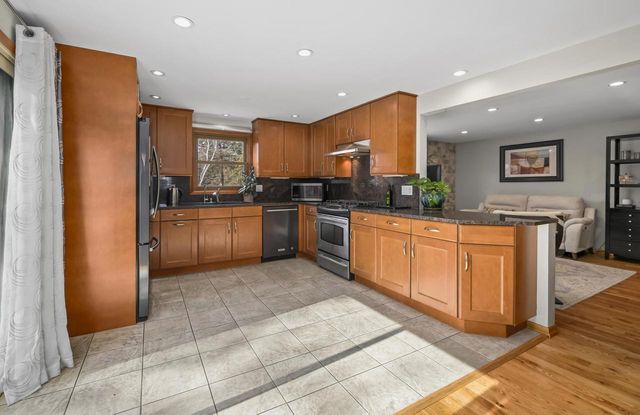 11249 N Oriole LANE, Mequon, WI 53092