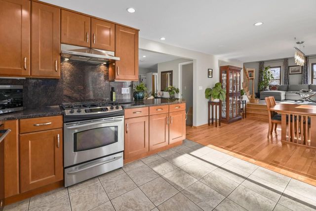 11249 N Oriole LANE, Mequon, WI 53092