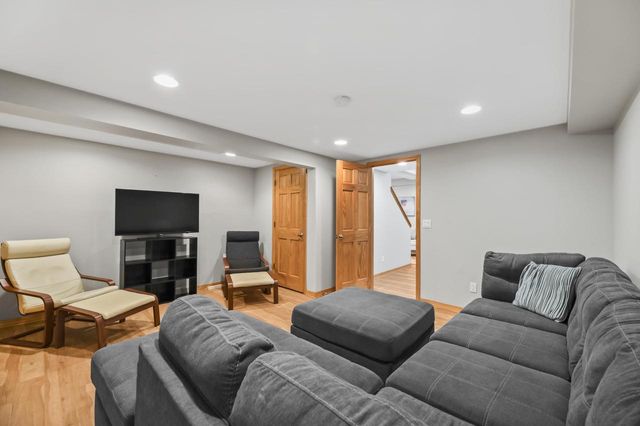 11249 N Oriole LANE, Mequon, WI 53092