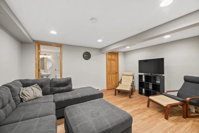 11249 N Oriole LANE, Mequon, WI 53092