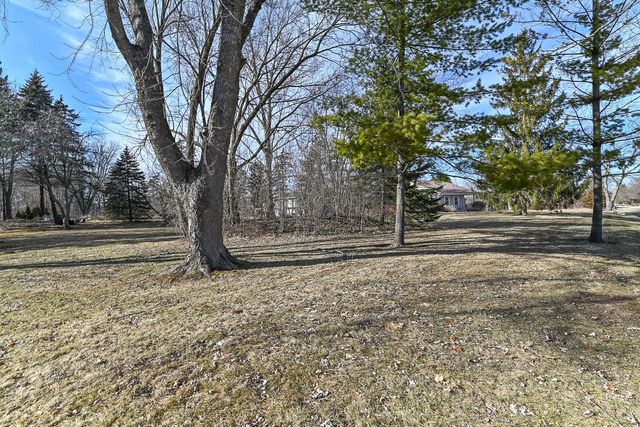 11249 N Oriole LANE, Mequon, WI 53092