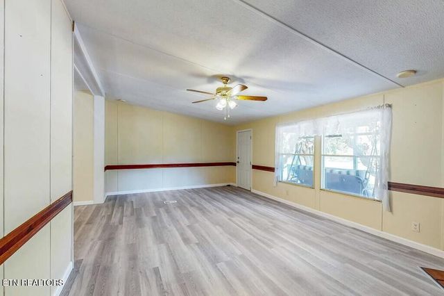 2525 Old Harriman Hwy, Oliver Springs, TN 37840