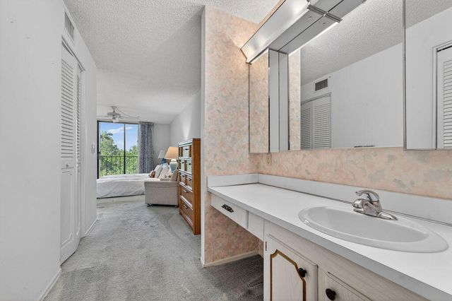 501 SW 11th Place 402-a, Boca Raton, FL 33432