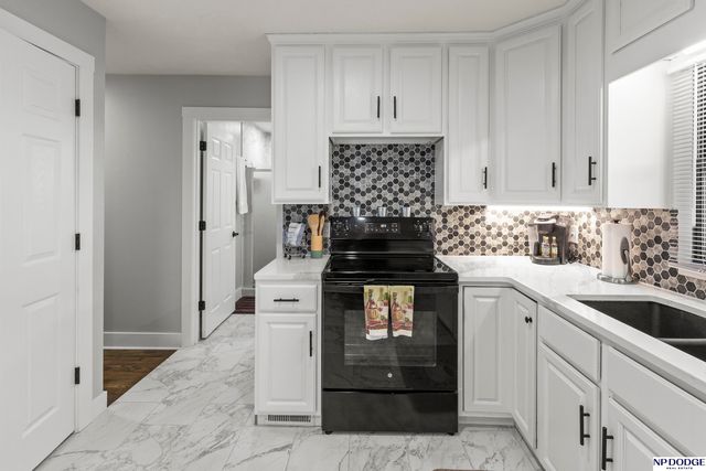 5902 S 50th Street, Omaha, NE 68117