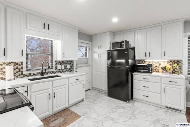 5902 S 50th Street, Omaha, NE 68117