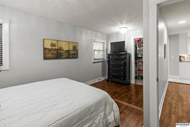 5902 S 50th Street, Omaha, NE 68117