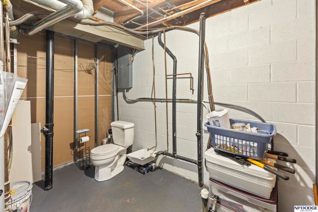 5902 S 50th Street, Omaha, NE 68117