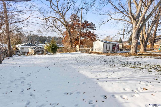 5902 S 50th Street, Omaha, NE 68117