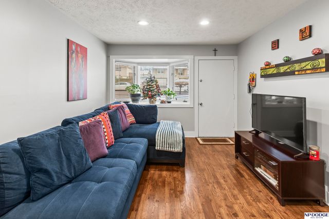 5902 S 50th Street, Omaha, NE 68117