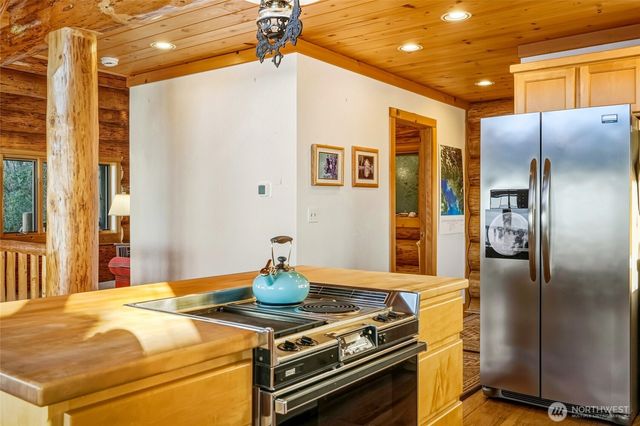 154 Rockaway Beach Lane, Camano Island, WA 98282