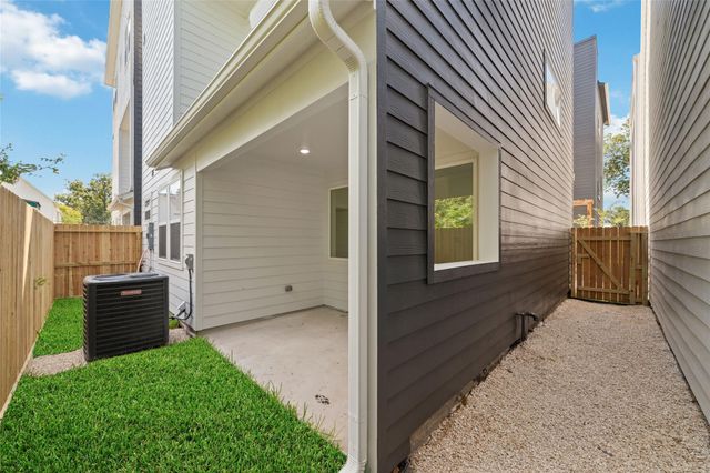 812 Elkhart Street D, Houston, TX 77091