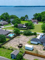 10420 Valley Drive N, Willis, TX 77318