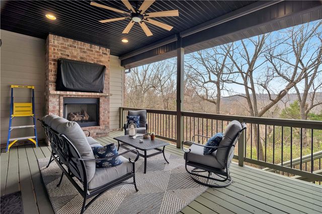 2944 E Pebblestone Drive, Fayetteville, AR 72701