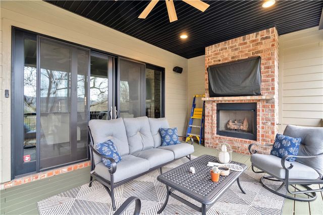 2944 E Pebblestone Drive, Fayetteville, AR 72701