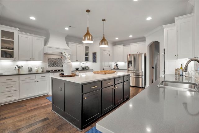 2944 E Pebblestone Drive, Fayetteville, AR 72701