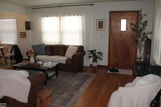 18567 Woodside Road, Harper Woods, MI 48225