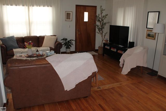 18567 Woodside Road, Harper Woods, MI 48225