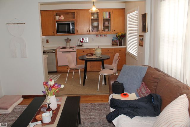 18567 Woodside Road, Harper Woods, MI 48225