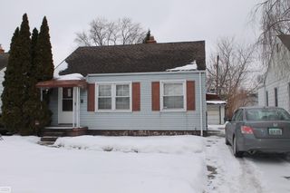 18567 Woodside Road, Harper Woods, MI 48225