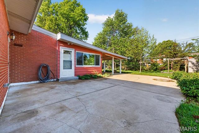 9301 Lavant Drive, St Louis, MO 63126