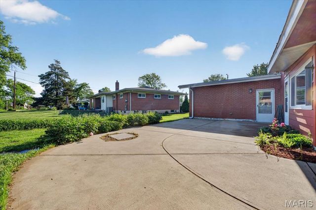 9301 Lavant Drive, St Louis, MO 63126