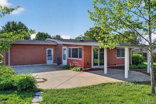 9301 Lavant Drive, St Louis, MO 63126