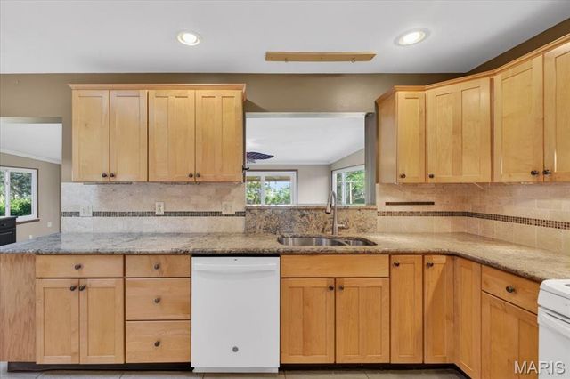 9301 Lavant Drive, St Louis, MO 63126