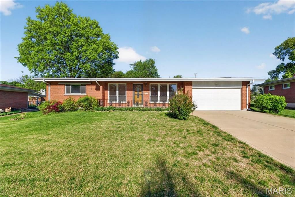9301 Lavant Drive, St Louis, MO 63126