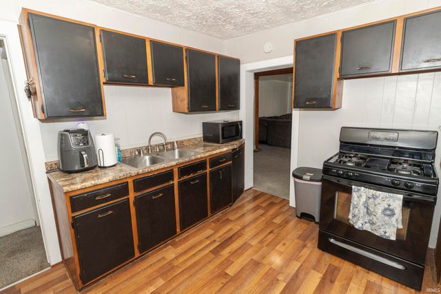 924 W Marion Street, Mishawaka, IN 46545