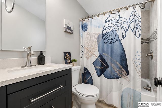 12845 Manderson Plaza Lot 217, Omaha, NE 68164