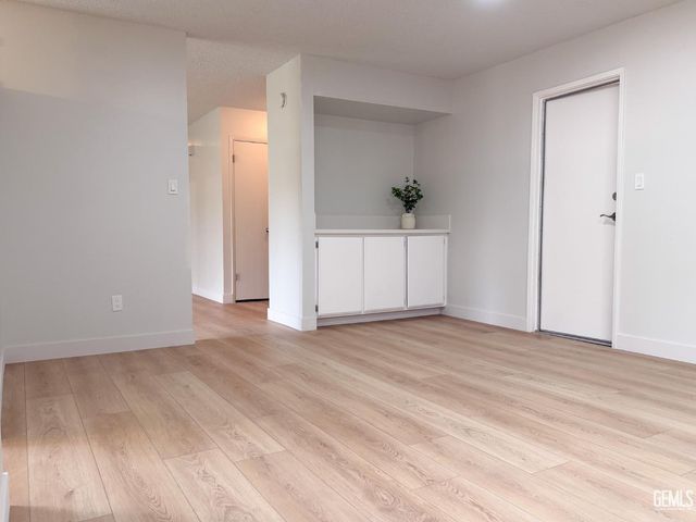 3521 Kapral Way, Bakersfield, CA 93309