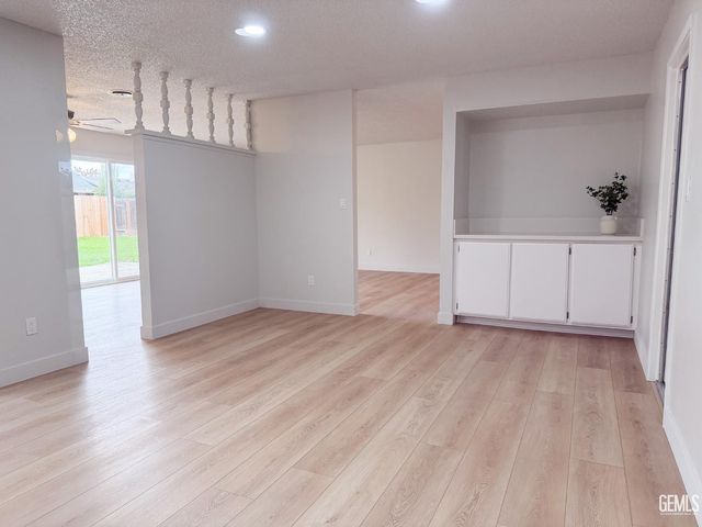 3521 Kapral Way, Bakersfield, CA 93309