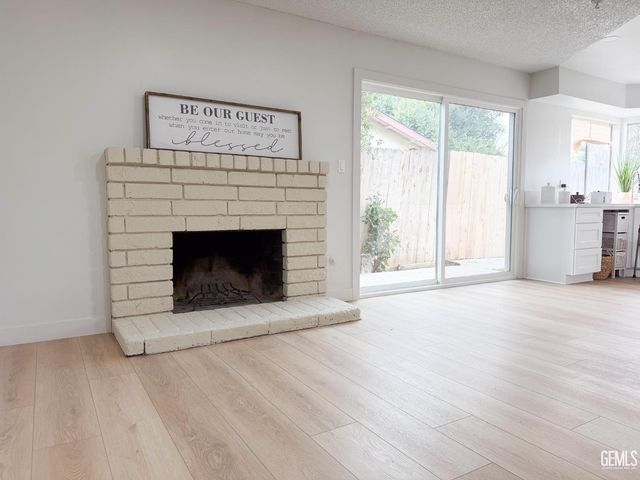 3521 Kapral Way, Bakersfield, CA 93309