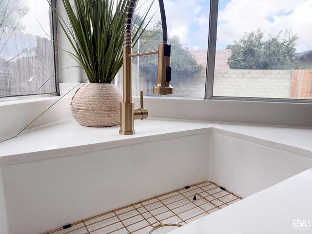 3521 Kapral Way, Bakersfield, CA 93309