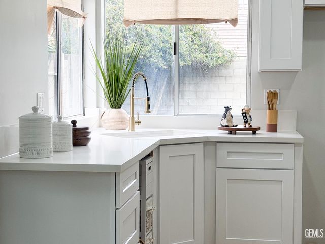 3521 Kapral Way, Bakersfield, CA 93309