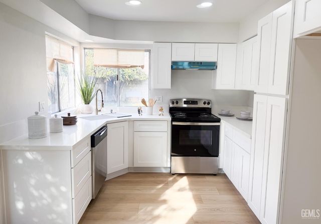 3521 Kapral Way, Bakersfield, CA 93309