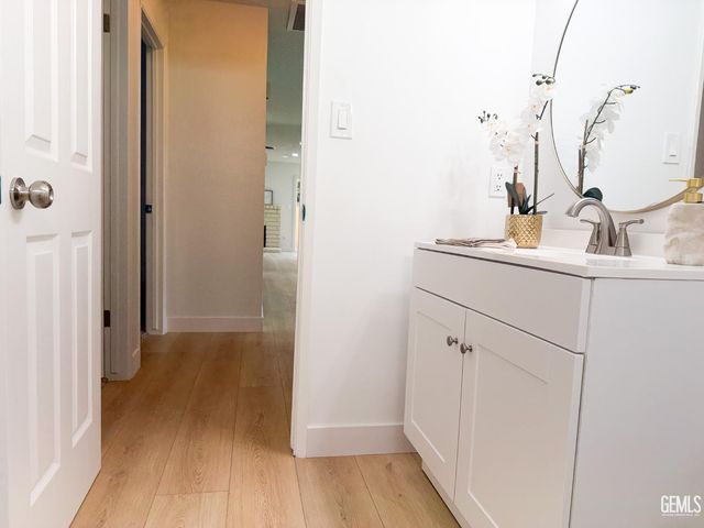 3521 Kapral Way, Bakersfield, CA 93309