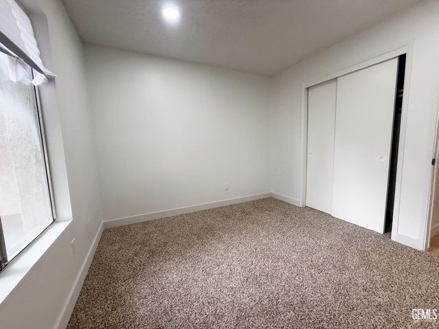 3521 Kapral Way, Bakersfield, CA 93309