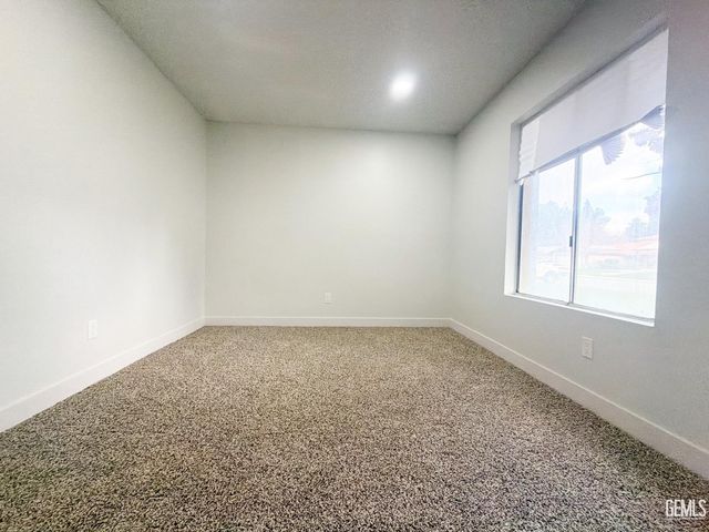 3521 Kapral Way, Bakersfield, CA 93309