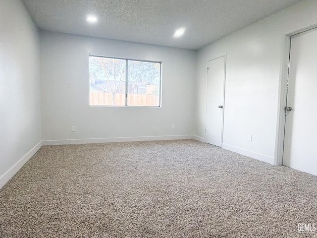 3521 Kapral Way, Bakersfield, CA 93309